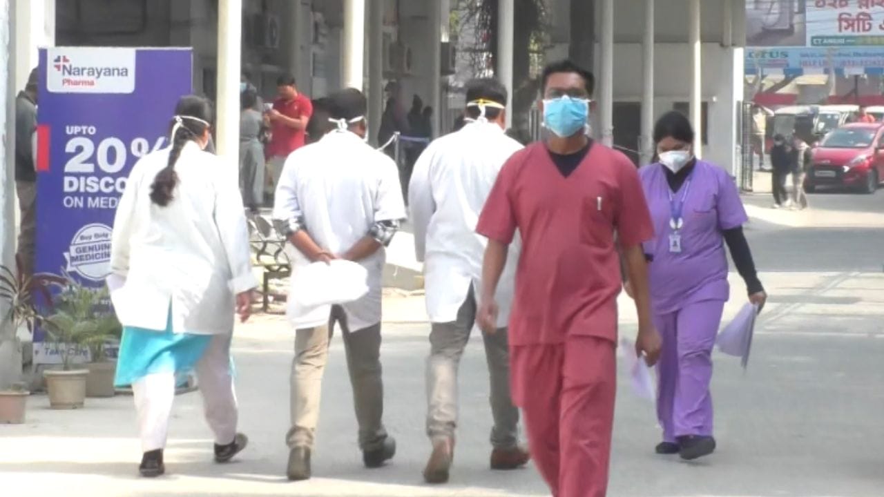 Nipah Virus in Bengal: জ্বর হলেই কিন্তু নিপা নয়, ঠিক কখন বুঝবেন আপনি আক্রান্ত? Nipah Virus in Bengal: জ্বর হলেই কিন্তু নিপা নয়, ঠিক কখন বুঝবেন আপনি আক্রান্ত?