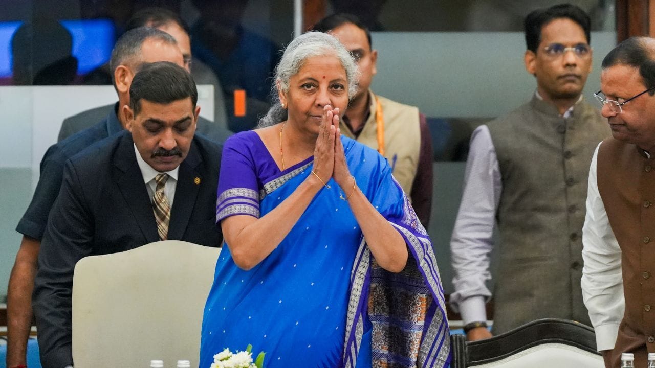 সামনেই বাজেট। আগামী ১ ফেব্রুয়ারি বাজেট পেশ করবেন কেন্দ্রীয় অর্থমন্ত্রী নির্মলা সীতারমন। আর তার আগে এবার ব্রোকারেজ ও ফাইন্যান্সিয়াল সংস্থা অ্যাক্সিস সিকিওরিটিজ একাধিক শেয়ার নিয়ে ভবিষ্যদ্বাণী করল।