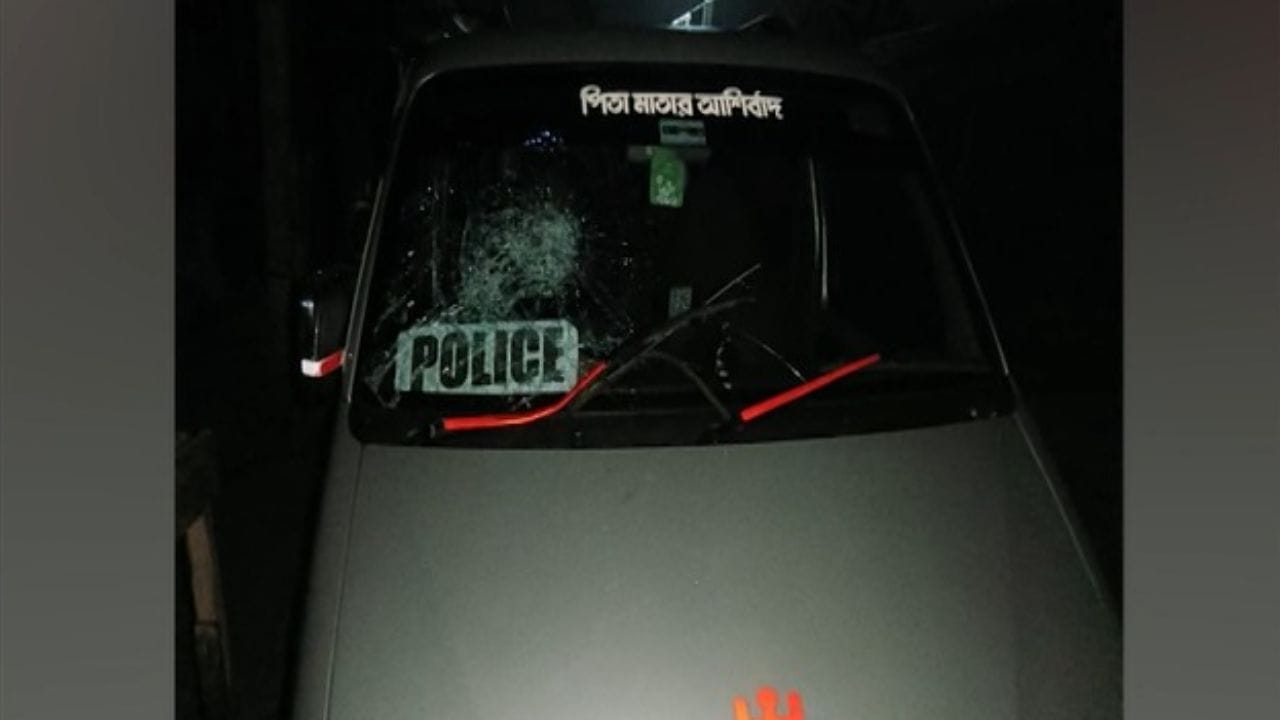 ২ বছর পর আবার শিরোনামে সন্দেশখালি, পুলিশের সঙ্গে কী হল দেখুন ২ বছর পর আবার শিরোনামে সন্দেশখালি, পুলিশের সঙ্গে কী হল দেখুন