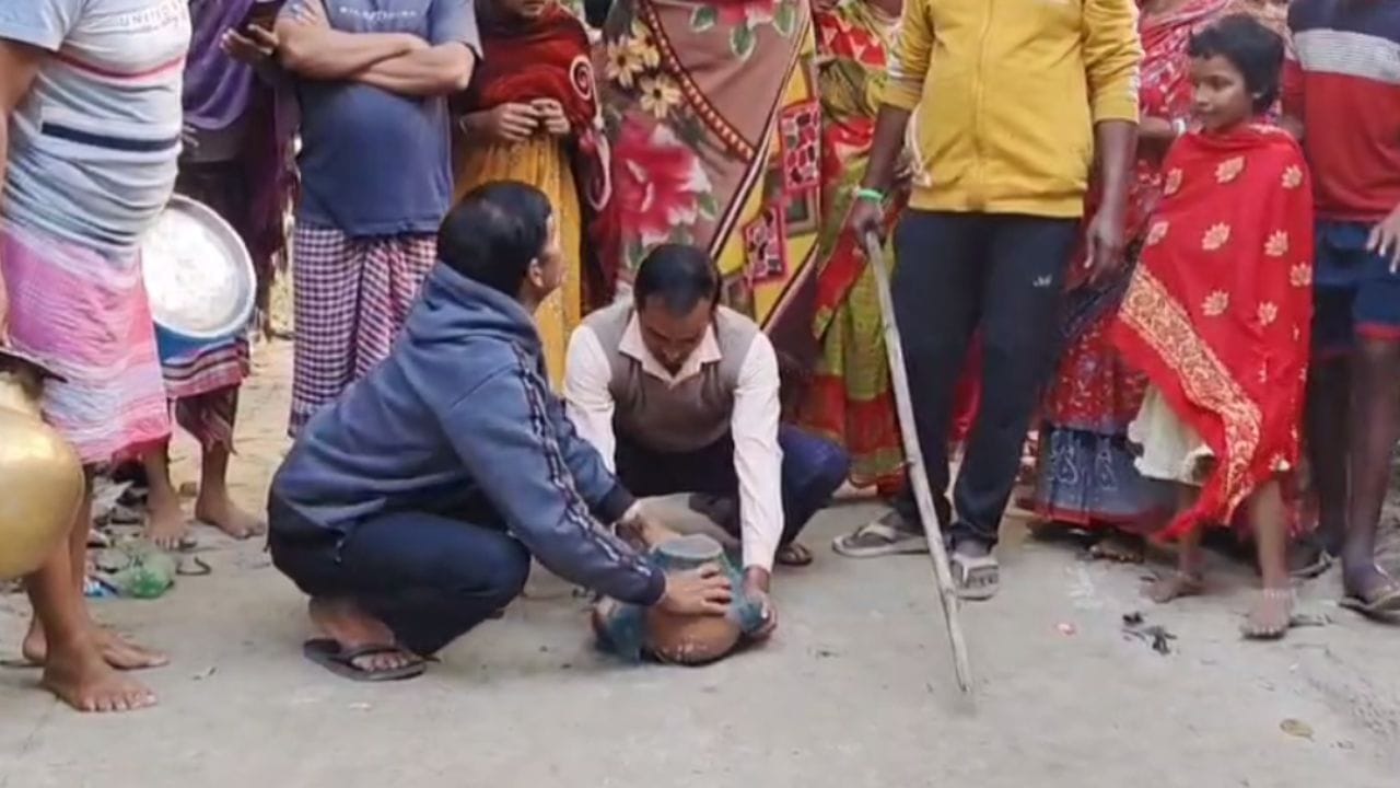 Nandigram: যজ্ঞ করলেই মিলবে সম্পত্তি, ছেলে ভাল পড়াশোনা করবে, জ্যোতিষীর কথা বিশ্বাস করতেই অবিশ্বাস্য ঘটনা Nandigram: যজ্ঞ করলেই মিলবে সম্পত্তি, ছেলে ভাল পড়াশোনা করবে, জ্যোতিষীর কথা বিশ্বাস করতেই অবিশ্বাস্য ঘটনা