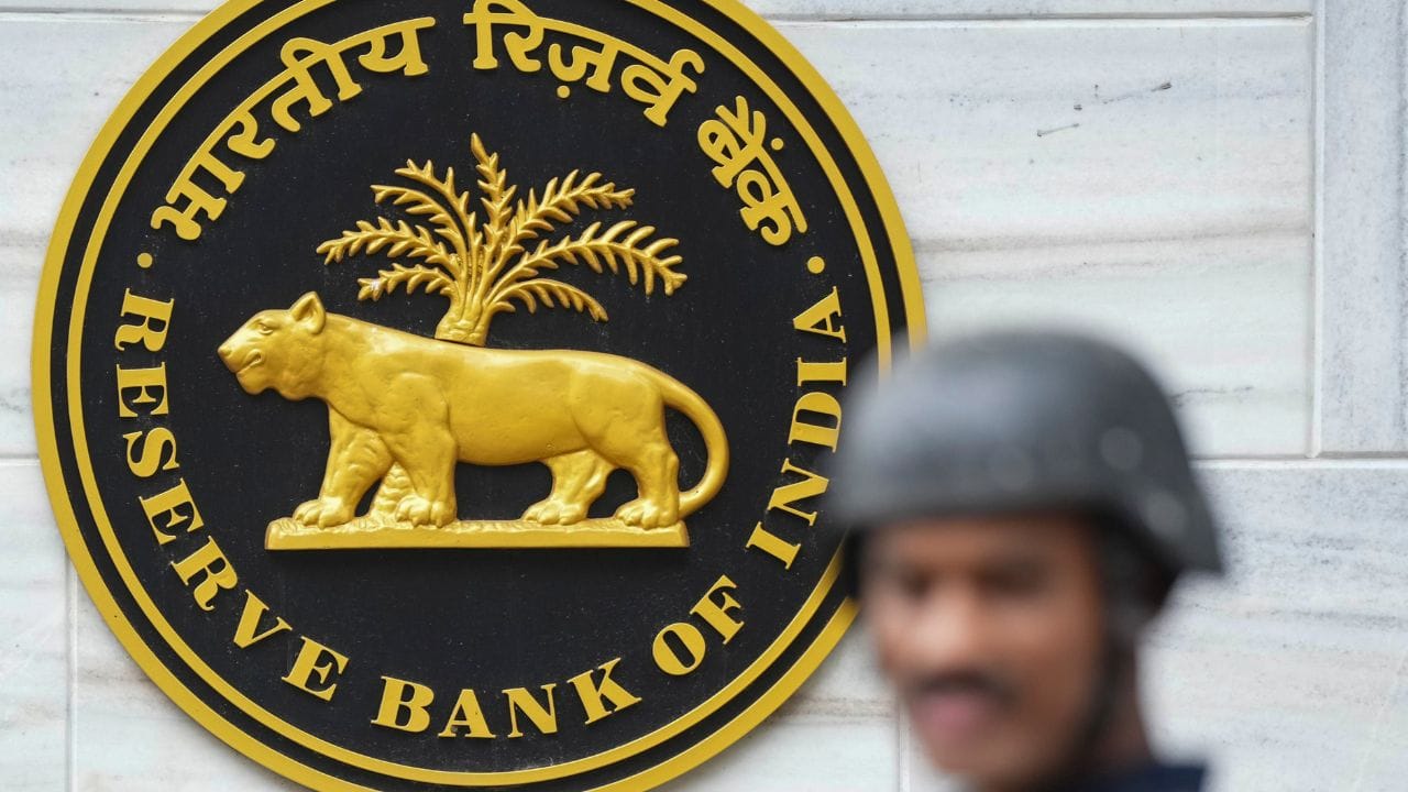 Bank Account Closer: ১ জানুয়ারি থেকে ৩ ধরনের ব্যাঙ্ক অ্যাকাউন্ট বন্ধ করে দিচ্ছে RBI, আপনার অ্যাকাউন্টও এই লিস্টে নেই তো? Bank Account Closer: ১ জানুয়ারি থেকে ৩ ধরনের ব্যাঙ্ক অ্যাকাউন্ট বন্ধ করে দিচ্ছে RBI, আপনার অ্যাকাউন্টও এই লিস্টে নেই তো?