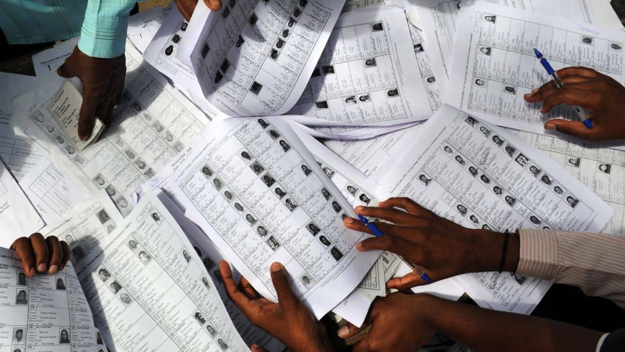 Election Commission on SIR: সুপ্রিম-নির্দেশ মেনে তৈরি আনম্যাপড তালিকা, ভাঙড়ের লিস্ট থেকে দায় ঝাড়ল কমিশন