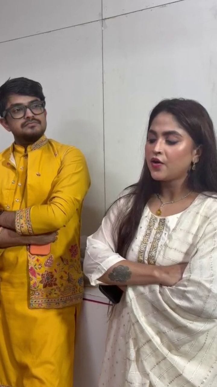 সরস্বতী পুজোতে দেবলীনা নন্দীর সঙ্গে সায়ক, দেখুন ভিডিয়ো