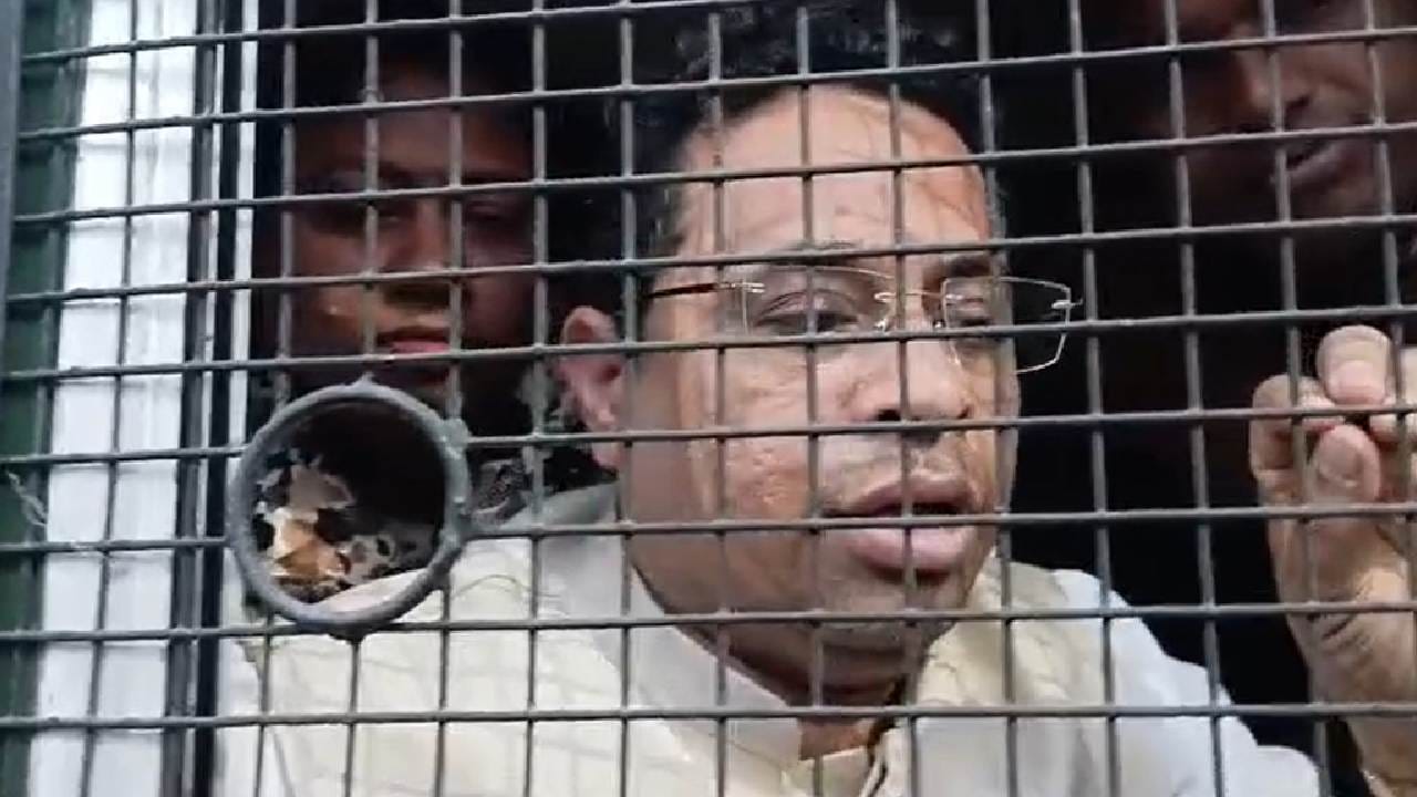 BJP Protest: পুলিশ তুলে নিয়ে গেল সৌমিত্র খাঁ-কে, বাঁকুড়ায় পুলিশ সুপারের অফিসের সামনে তুলকালাম কাণ্ড BJP Protest: পুলিশ তুলে নিয়ে গেল সৌমিত্র খাঁ-কে, বাঁকুড়ায় পুলিশ সুপারের অফিসের সামনে তুলকালাম কাণ্ড