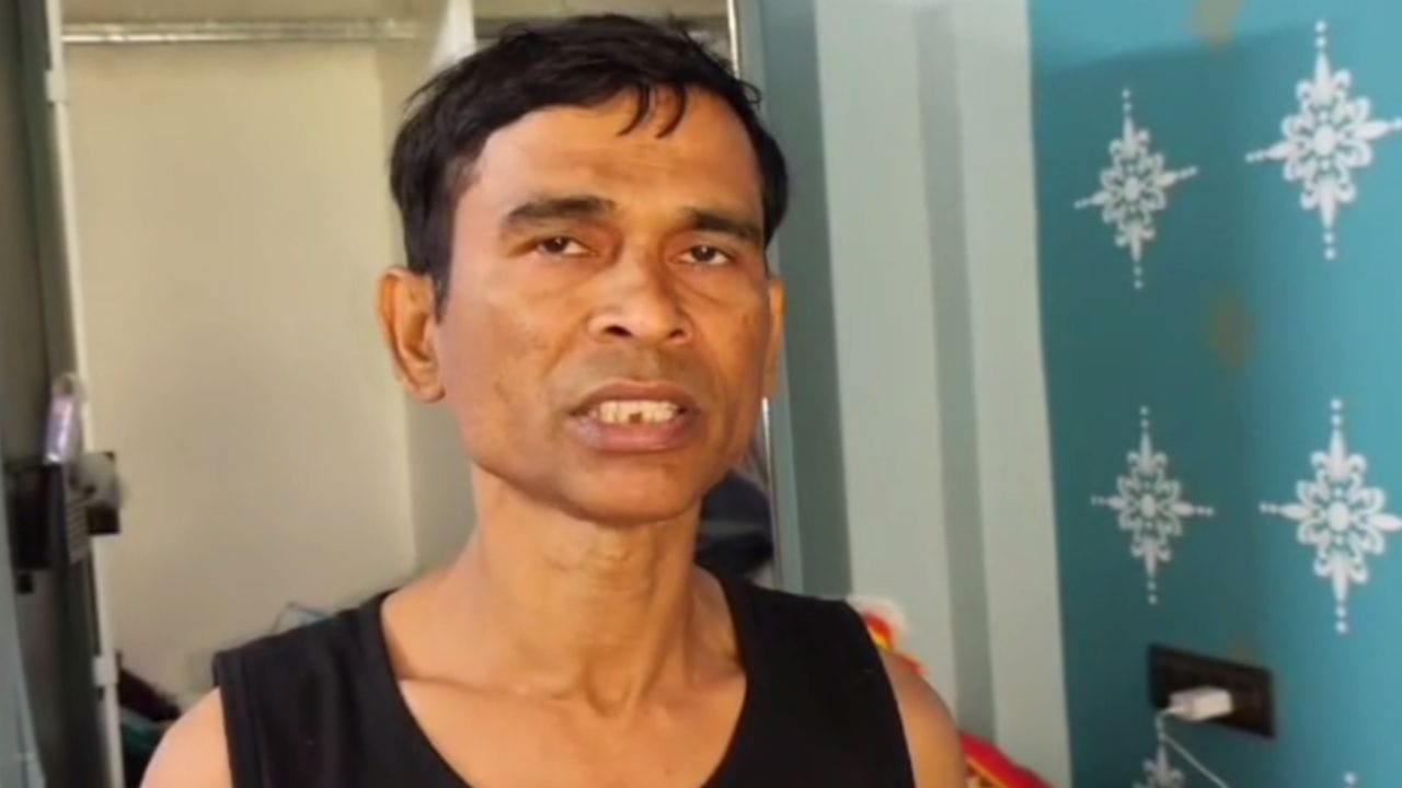 Canning: গিয়েছিলেন শ্বশুরকে দেখতে, বাড়ি ফেরার পর ফাঁকা ঘরে বিশ্বজিৎকে যেভাবে দেখলেন... Canning: গিয়েছিলেন শ্বশুরকে দেখতে, বাড়ি ফেরার পর ফাঁকা ঘরে বিশ্বজিৎকে যেভাবে দেখলেন...