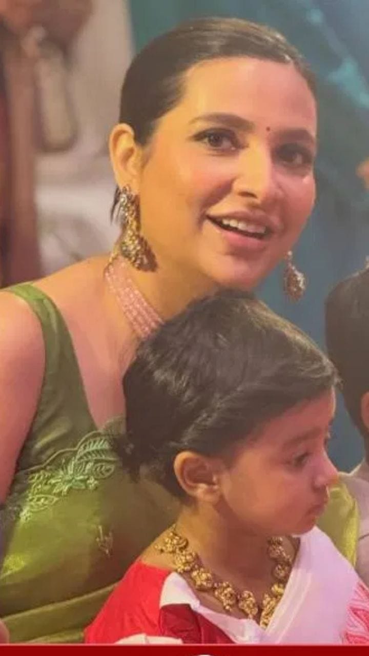 কেমন হল রাজ-শুভশ্রীর সরস্বতী পুজো? দেখে নিন ভিডিয়ো