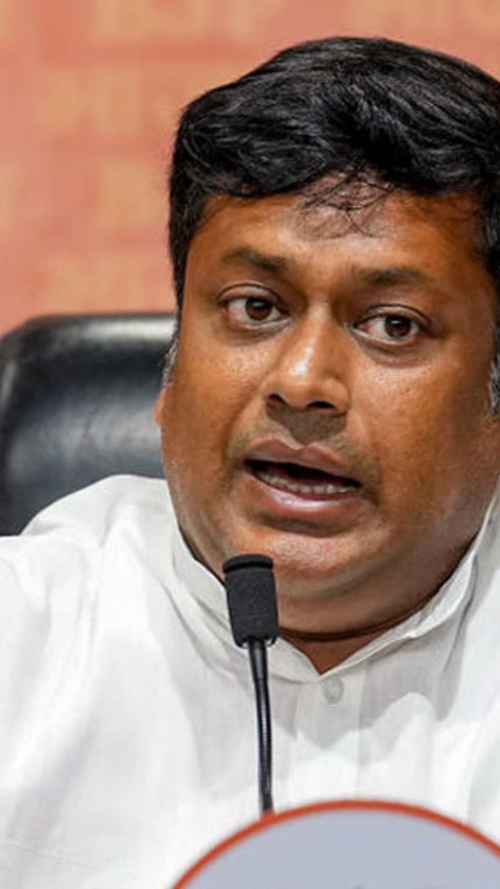 নতুন রাজা আসবেন বলে আমাদের ব্যানার খুলে ফেলেছি: সুকান্ত