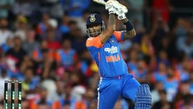 ম্যাক্সওয়েলকে ছাপিয়ে টি–টোয়েন্টি ক্রিকেটে দুরন্ত মাইলফলকে সূর্যর!