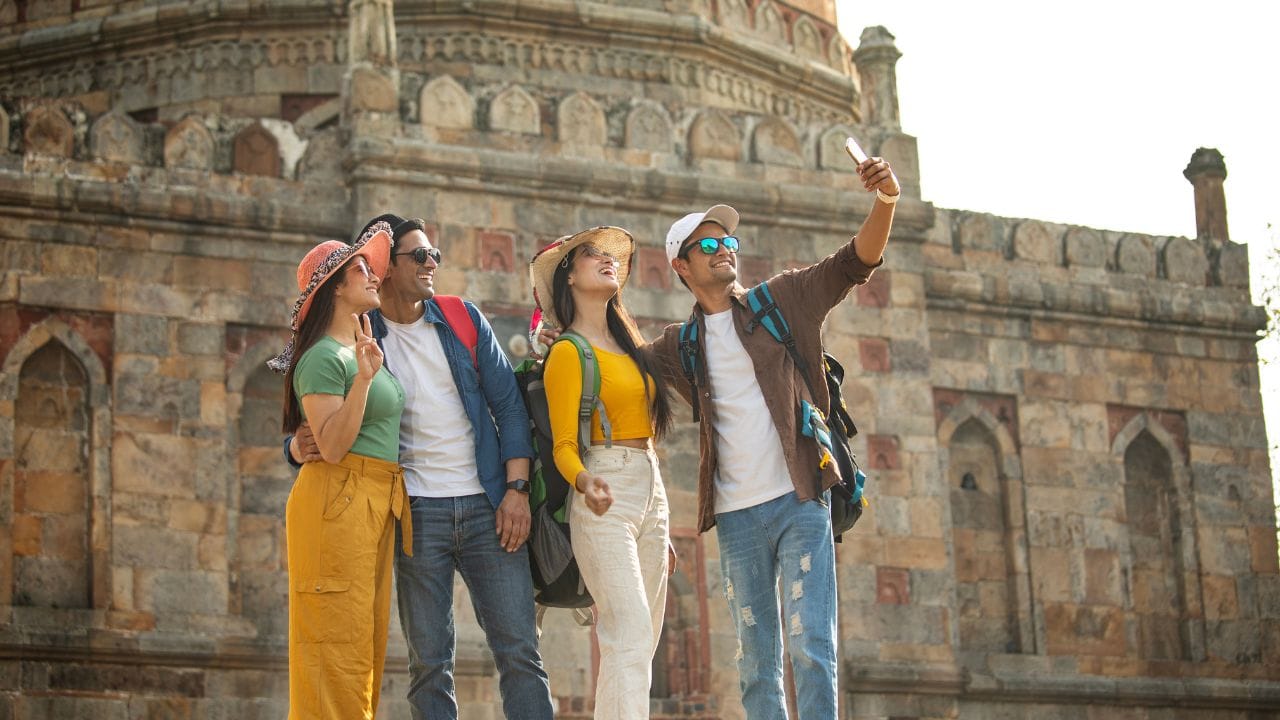 আসন্ন বাজেটে টুরিজম ও হস্পিটালিটি সেক্টরও গ্রোথ আশা করছে। কারণ দেশের একাধিক ছোট শহরে একাধিক নতুন হোটেল খুলছে। আর তেমন হলে টাটার ইন্ডিয়ান হোটেল সহ অন্যান্য সংস্থা লাভবান হবে।
