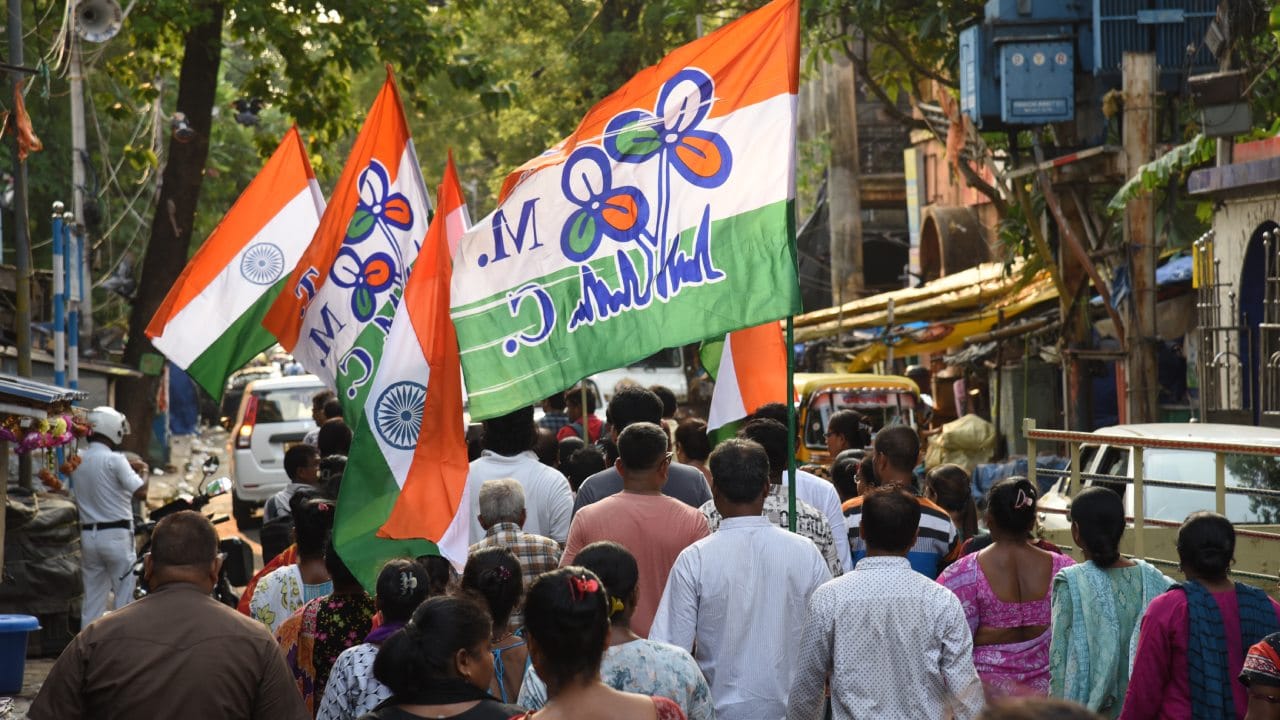 West Bengal-India News Today Highlights: ভোটার দিবসে রাজ্যজুড়ে পথে নামছে তৃণমূল, ব্লকে ব্লকে দুটি করে মিছিল West Bengal-India News Today Highlights: ভোটার দিবসে রাজ্যজুড়ে পথে নামছে তৃণমূল, ব্লকে ব্লকে দুটি করে মিছিল