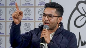 অভিষেকের সঙ্গেই ষড়যন্ত্র? কে কপ্টার উড়তে দিল না?