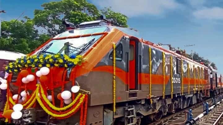 Amrit Bharat Express: চড়লে অমৃতই মনে হবে, এই ট্রেনে অভিজ্ঞতা বদলে যাবে... Amrit Bharat Express: চড়লে অমৃতই মনে হবে, এই ট্রেনে অভিজ্ঞতা বদলে যাবে...