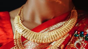 ১ লাখ ৩০ হাজার থেকে নীচে নামল সোনার দর, আজ কত রেট? এখন সোনা কেনা উচিত?