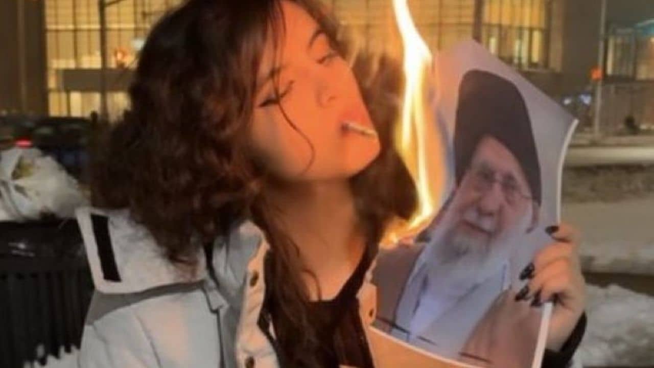 Iran Protest: সরকার বিরোধী আন্দোলন সমর্থন করাও মোহরাব, ইরানের আইনে এর শাস্তি কী জানেন?