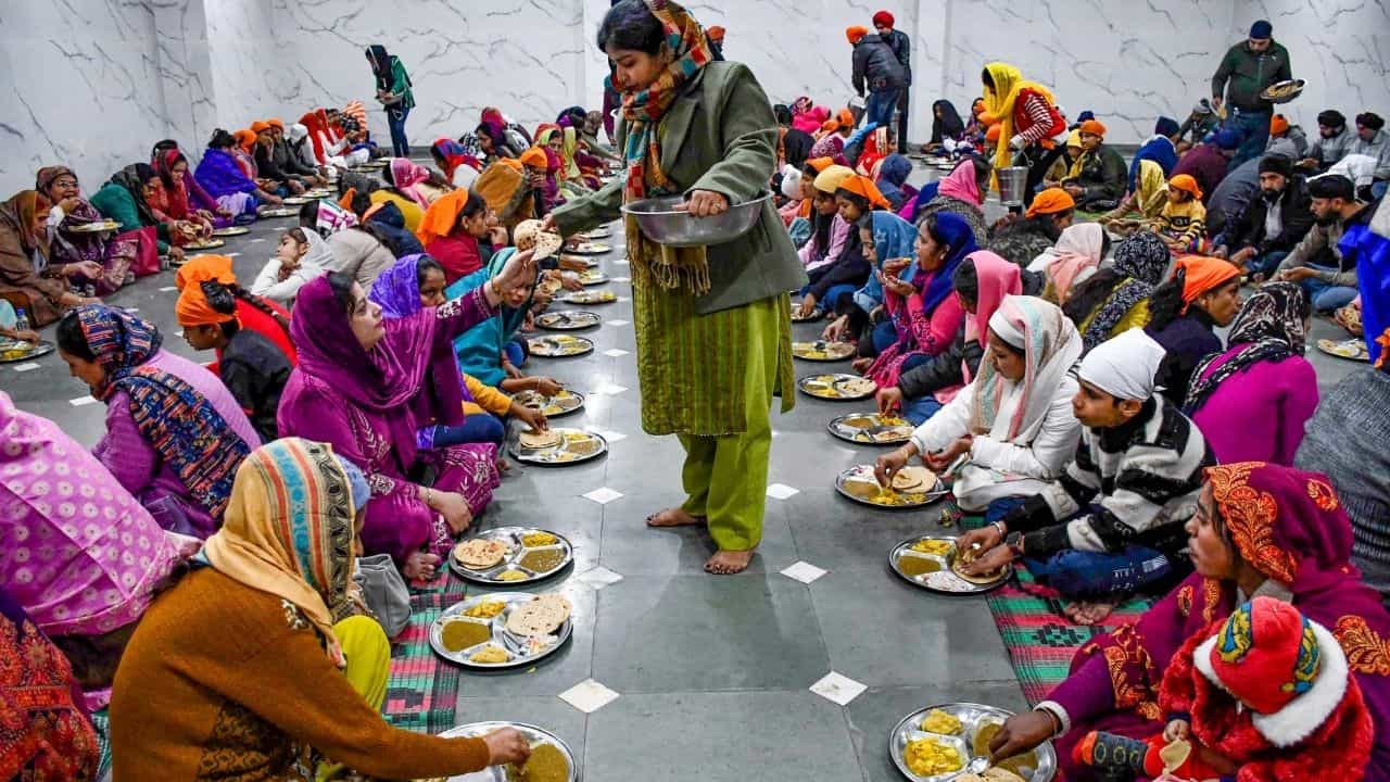 Maharashtra & Sikhism: মহারাষ্ট্রে লুকিয়ে রয়েছে শিখ ধর্মের শিকড়, কীভাবে তৈরি হল সেবার ধর্ম, জানুন ইতিহাস Maharashtra & Sikhism: মহারাষ্ট্রে লুকিয়ে রয়েছে শিখ ধর্মের শিকড়, কীভাবে তৈরি হল সেবার ধর্ম, জানুন ইতিহাস