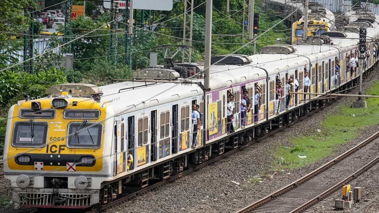 Howrah Station: চলতি সপ্তাহেই বাতিল ৩০ টি লোকাল ট্রেন, কোন-কোন দিন ভুগতে হবে যাত্রীদের?