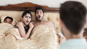 বাড়ি ফিরবেন না জানিয়েছিলেন, আচমকা ফিরে এসে স্ত্রীকে দেখে থ যুবক