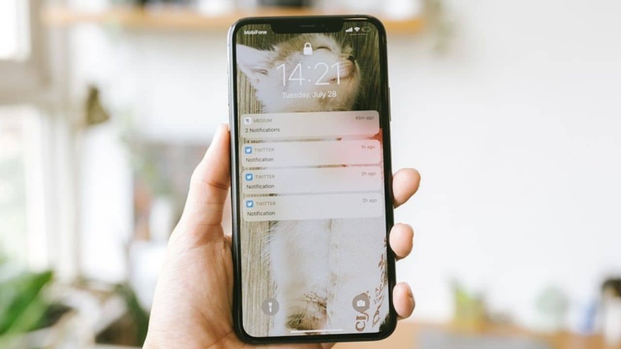 Mobile Hack: প্রতারকরা যতই চেষ্টা করুক, ফাঁদে ফেলতে পারবে না, একটা ট্রিক শিখে রাখুন...