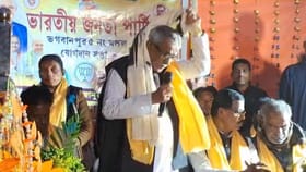 গলবস্ত্র হয়ে ক্ষমা চাইলেন শুভেন্দুর বাবা, বললেন, 'ঠসঠস করে জল পড়ে...'