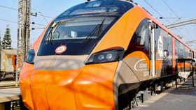 বাকি ট্রেনের থেকে কোথায় আলাদা বন্দে ভারত স্লিপার? নিজেই দেখুন