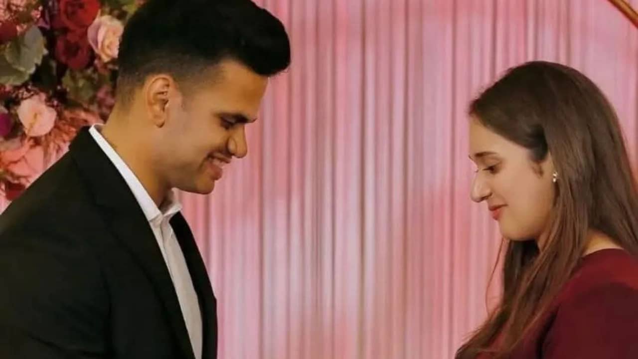 Arjun Tendulkar Marriage : সচিন তেন্ডুলকরের পুত্রবধূ সানিয়া চন্দ্রক কে জানেন? ব্যবসা, পরিবার ও বিয়ের সমস্ত খুঁটিনাটি!