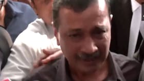 'আমি দুর্নীতি করিনি', আদালত চত্বরেই হাউহাউ করে কেঁদে ফেললেন কেজরীবাল