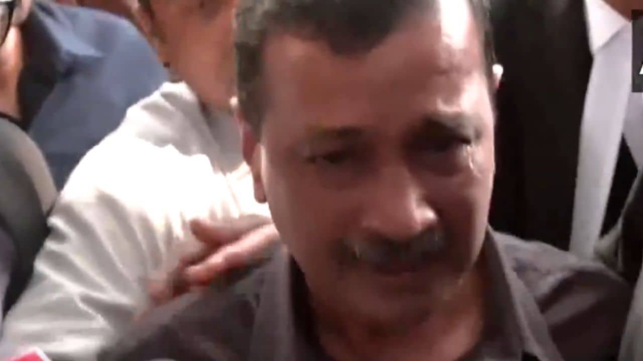 Arvind Kejriwal: আমি দুর্নীতি করিনি, আদালত চত্বরেই হাউহাউ করে কেঁদে ফেললেন কেজরীবাল