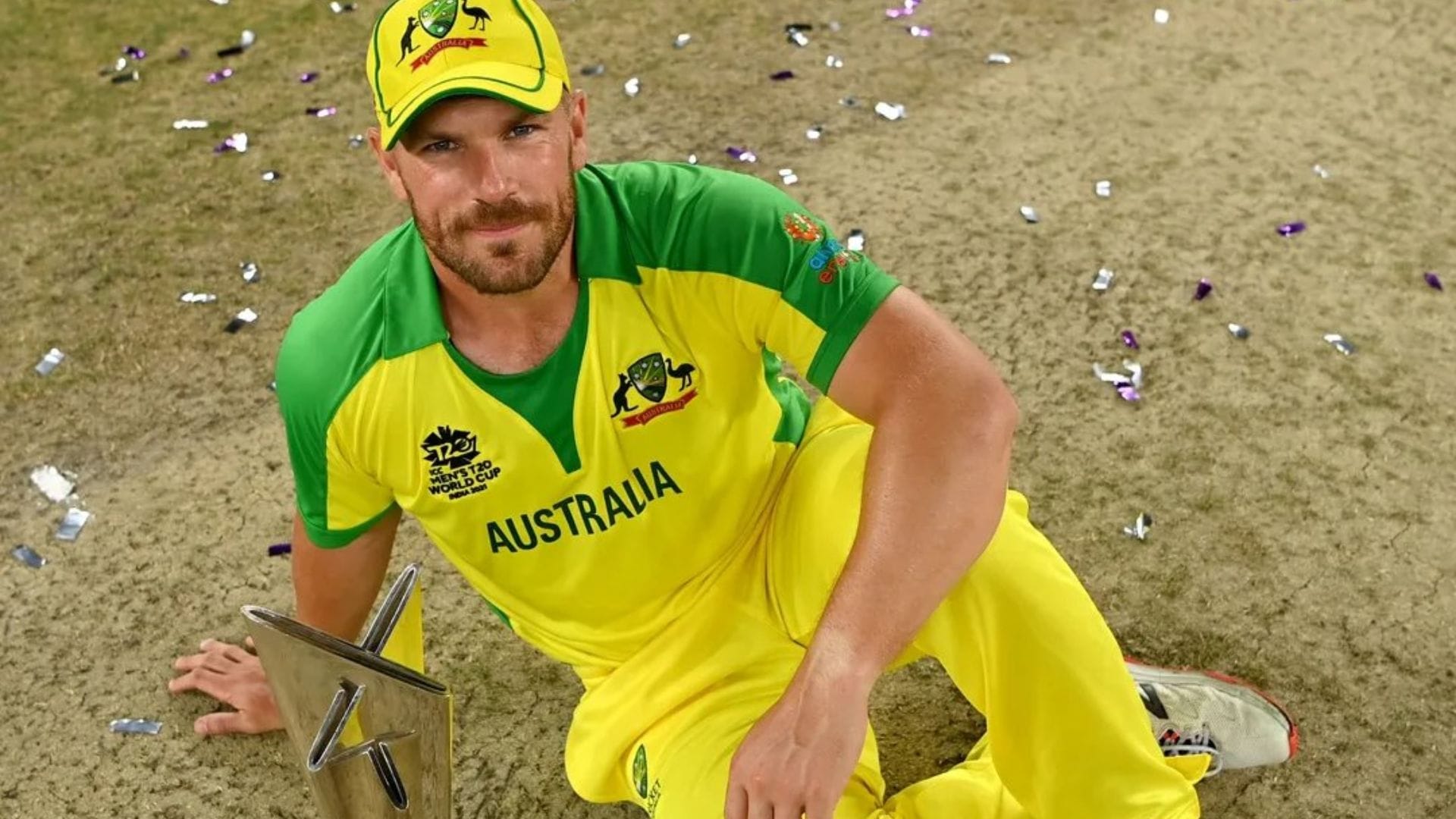 ২০২১ সালের টি-টোয়েন্টি বিশ্বকাপে অস্ট্রেলিয়া দলের অধিনায়ক ছিলেন অ্যারন ফিঞ্চ। তিনি ঐতিহাসিক সাফল্য অর্জন করেছিল। তাঁর নেতৃত্বেই অস্ট্রেলিয়া প্রথমবার টি-টোয়েন্টি বিশ্বকাপ জেতে। ফিঞ্চের নেতৃত্বে ফাইনালে নিউজিল্যান্ডকে ৮ উইকেটে পরাজিত করে চ্যাম্পিয়ন হয় অস্ট্রেলিয়া।