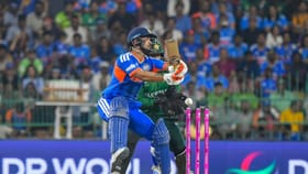 পাকিস্তান বধের পর দলের প্রশংসা অক্ষরের!