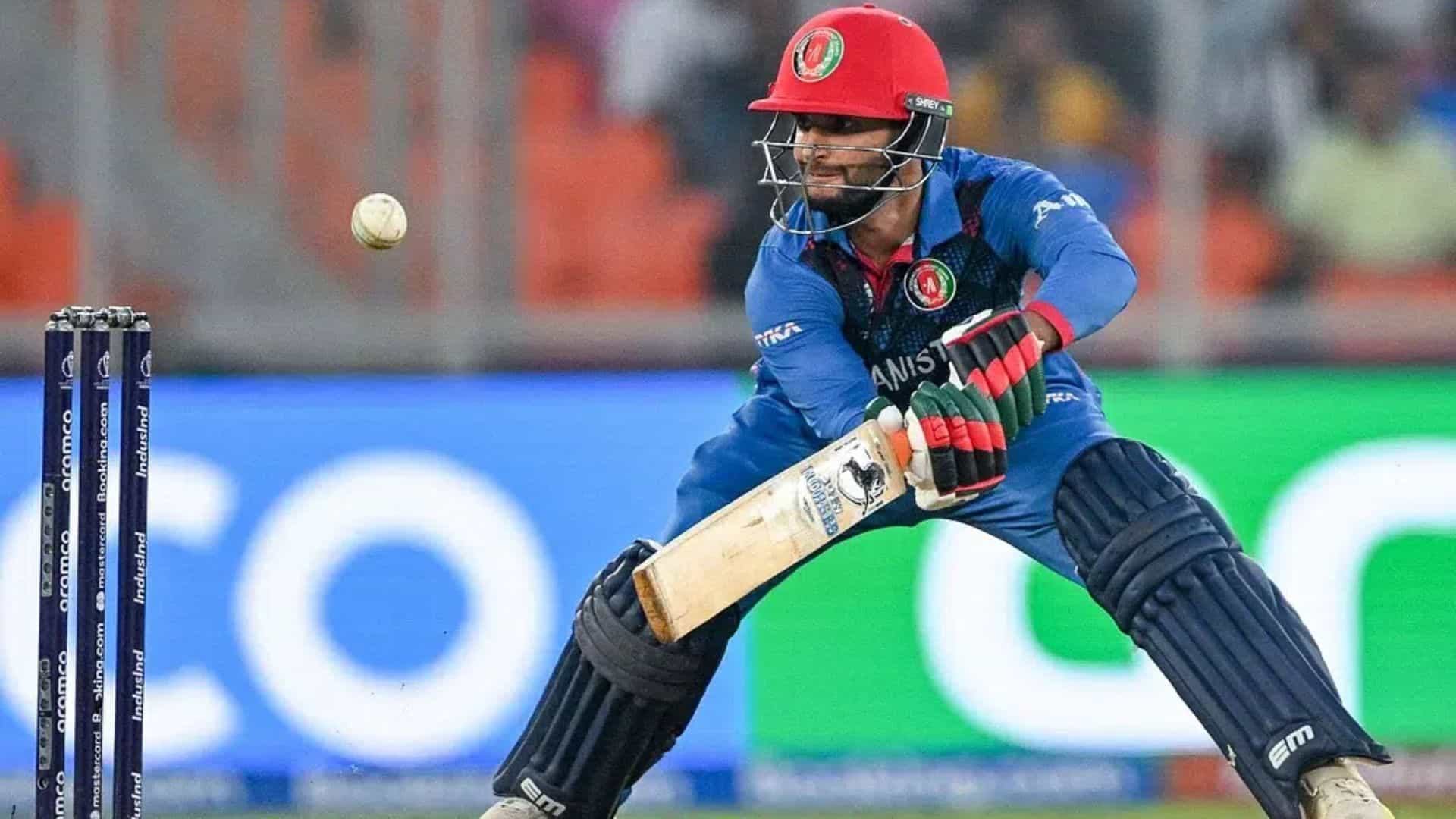 অজমতউল্লাহ ওমরজাই--- প্রতিভাবান আফগান অলরাউন্ডার। তিনি ডানহাতি মিডিয়াম ফাস্ট বোলিংয়ের পাশাপাশি আক্রমণাত্মক ব্যাটিংয়ের জন্য সুপরিচিত। ২০২৪ সালের আইসিসি বর্ষসেরা ওডিআই ক্রিকেটার হয়ে তিনি ইতিহাস গড়েছিলেন। আফগান ক্রিকেটার সাদা বলের ক্রিকেটে বরাবর দুরন্ত পারফর্মার। বিশ্বকাপেও দলের অন্যতম ভরসা। তিনি আন্তর্জাতিক ক্রিকেটে ২০২১ সালে আত্মপ্রকাশ করেন এবং দ্রুত দলের অপরিহার্য সদস্য হয়ে ওঠেন।