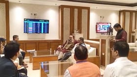 Live: বিমানবন্দরেই কেন্দ্রীয় মন্ত্রীর সঙ্গে বড় বৈঠকে শমীক