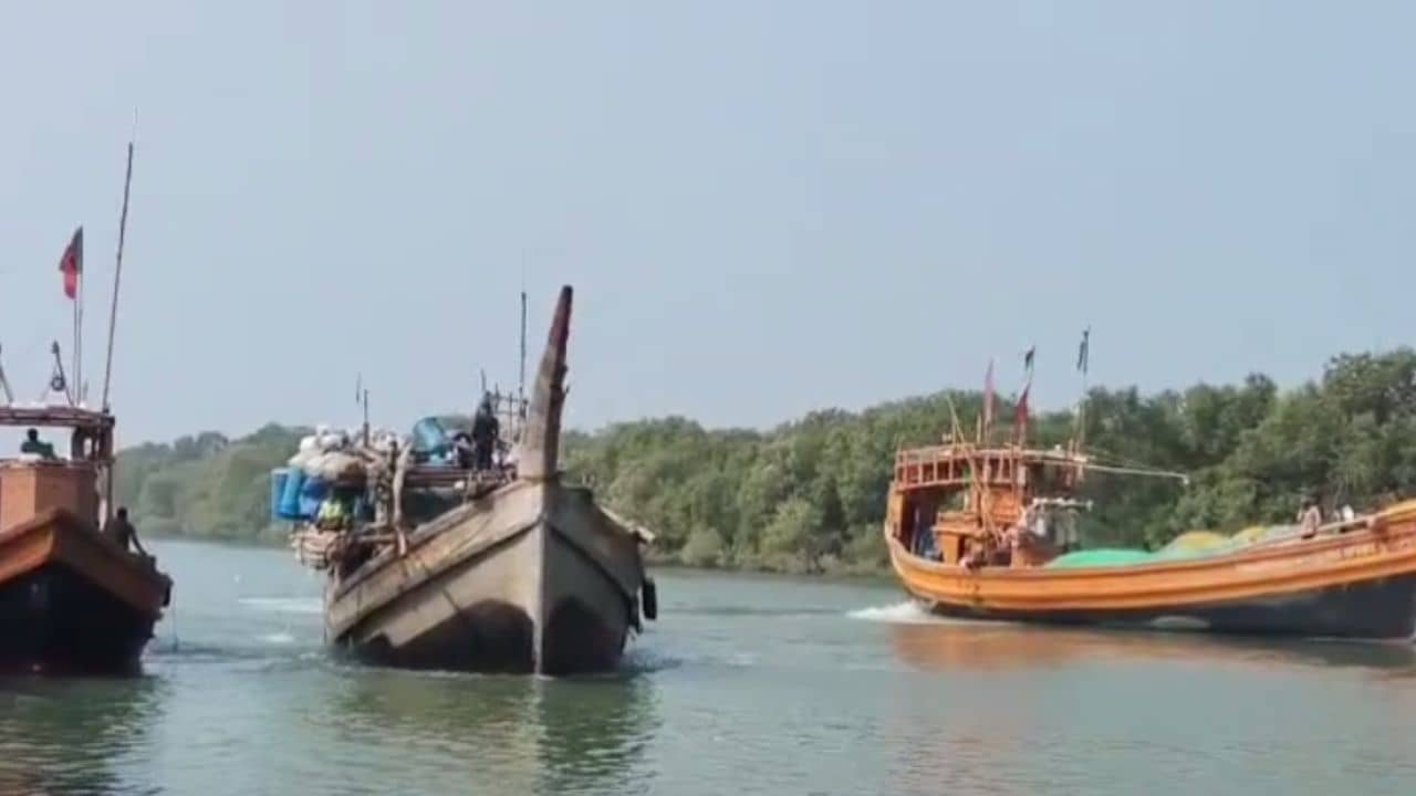 Bangladeshi detain: কেন ঢুকেছিলেন ভারতে? মিলল না সদুত্তর, তারপরই বাংলাদেশিদের বুঝিয়ে দিলেন জওয়ানরা