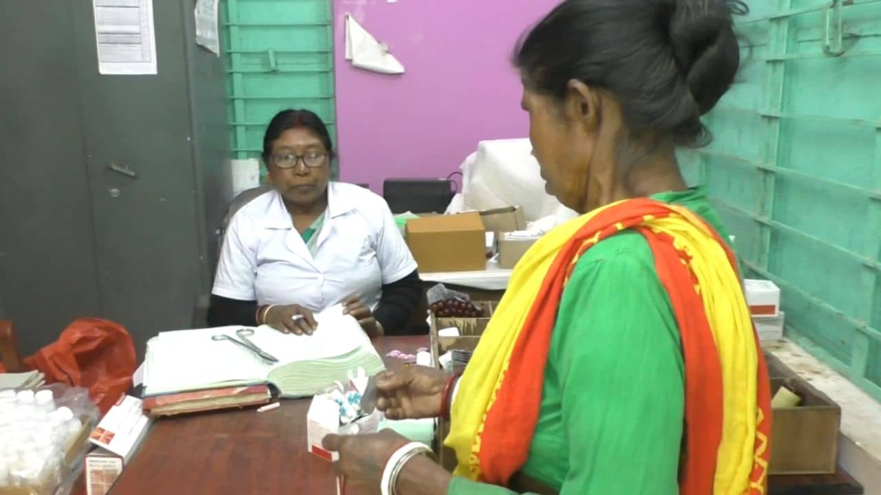 Bankura: নার্সই যখন ডাক্তার-টেকনিশিয়ান-ফার্মাসিস্ট, কী চলছে বাঁকুড়ার স্বাস্থ্যকেন্দ্রে?