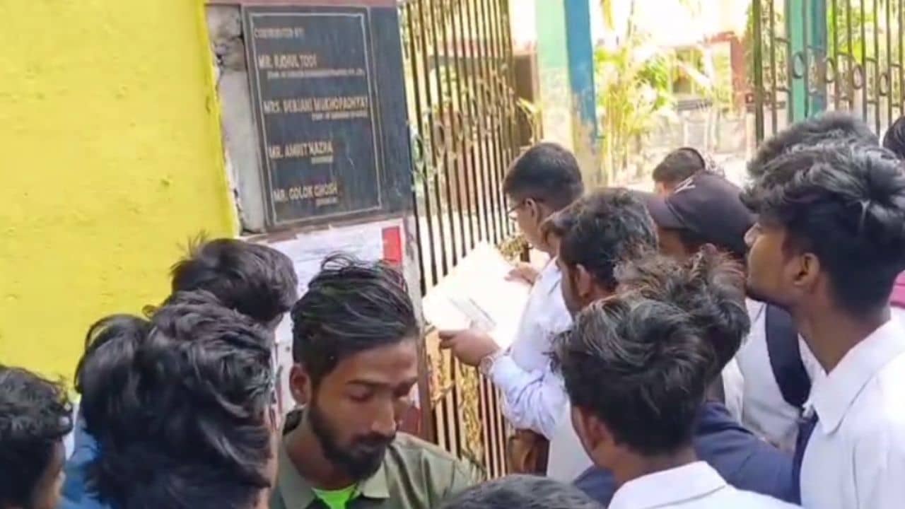 Madhyamik Exam 2026: তা বলে এইভাবে টুকলি করবে মাধ্যমিক পরীক্ষায়? স্তম্ভিত পরীক্ষকরাও