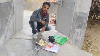 Birbhum: বিজেপি নেতার বাড়িতে সাদা থান, ফুল-মিষ্টি; ‘হুমকি রাজনীতি’ কেষ্ট-কাজলের বীরভূমে