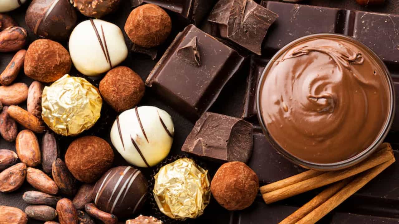 Chocolate Day 2026 Date: শুধুই কি প্রিয়জনকে চকোলেট উপহার? জেনে নিন চকোলেট ডের ইতিহাস Chocolate Day 2026 Date: শুধুই কি প্রিয়জনকে চকোলেট উপহার? জেনে নিন চকোলেট ডের ইতিহাস
