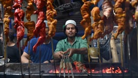 স্বাদের স্বর্গরাজ্য জাকারিয়া স্ট্রিট: রমজানের সন্ধ্যায় কী কী খাবেন?