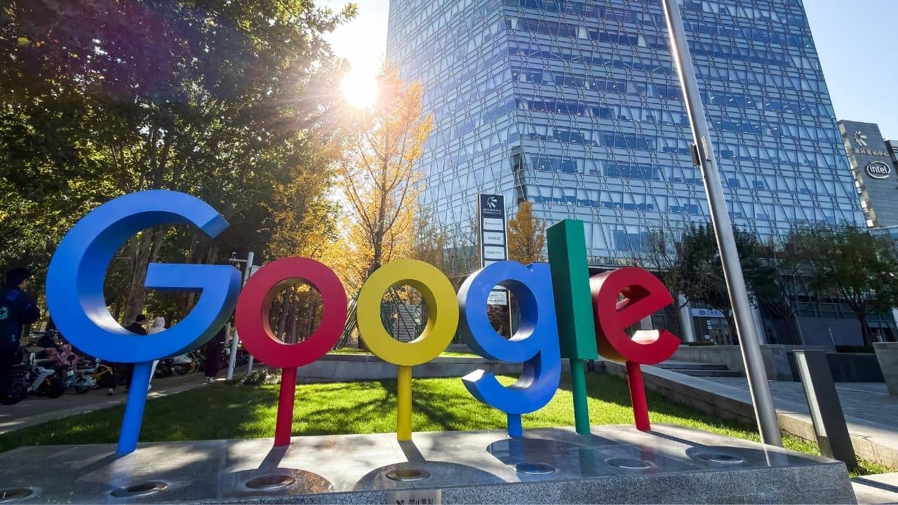 Google: আসছে AI-র ঢেউ, কর্মীদের আগেভাগেই চাকরি ছেড়ে দিতে বলল Google