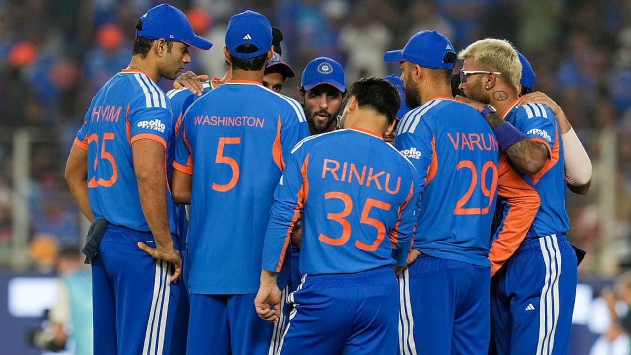 INDvsWI : ধুরন্ধর, লেজার শোয়ের মাঝে জয়ের আশা ভারত ব্রিগেডের ! INDvsWI : ধুরন্ধর, লেজার শোয়ের মাঝে জয়ের আশা ভারত ব্রিগেডের !