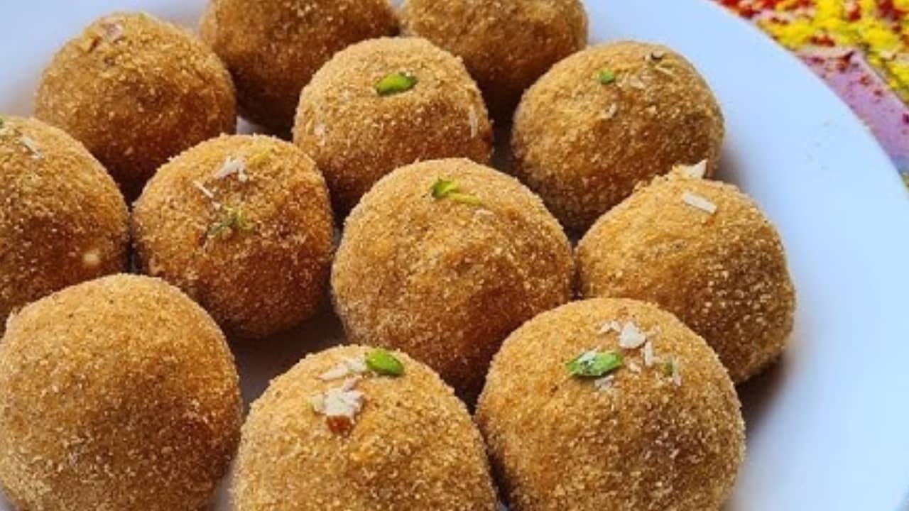 বাড়িতেই বানিয়ে ফেলুন মুচমুচে ‘হোলি স্পেশাল লাড্ডু’, রইল সহজ রেসিপি