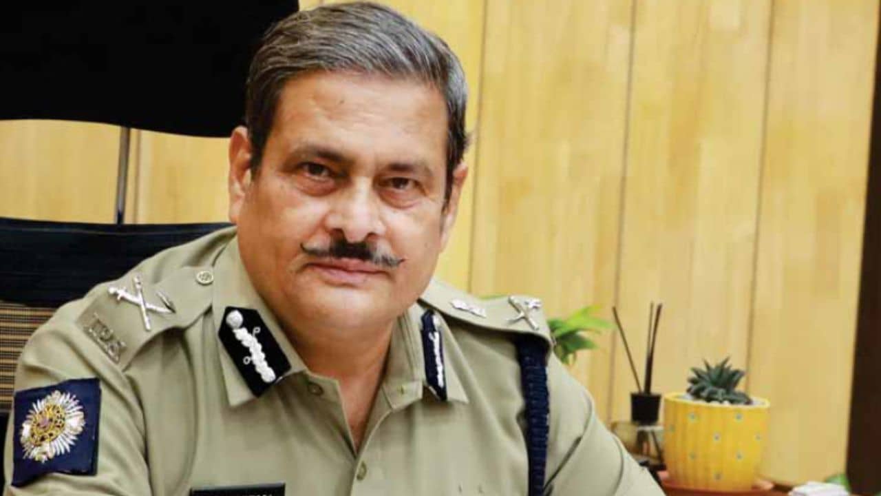 IPS Manoj Verma:  দিল্লিতে পড়তে যাবেন! তার আগেই ডিরেক্টর অব সিকিউরিটি মনোজ ভর্মার ছেলের সঙ্গে যা হল...শোরগোল পড়ে গেল লালবাজারে