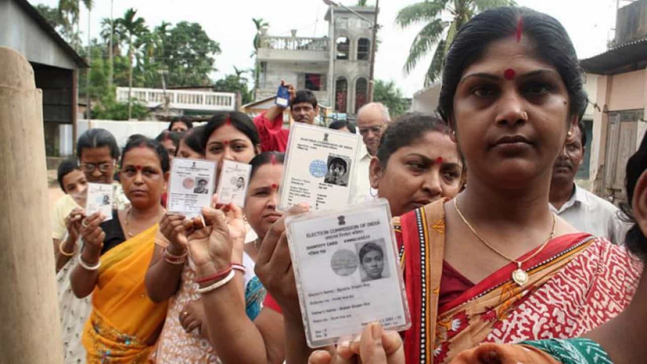 ২০১১ থেকে ২০২৬, বাংলার ভোটারের সংখ্যা ঠিক কতটা বেড়ে গিয়েছিল? একধাক্কায় কত কমল ২০১১ থেকে ২০২৬, বাংলার ভোটারের সংখ্যা ঠিক কতটা বেড়ে গিয়েছিল? একধাক্কায় কত কমল