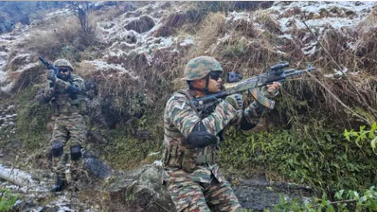 উধমপুরে ঘুরে বেড়াচ্ছে ৩-৪ জঙ্গি, বিরাট অভিযানে নামল নিরাপত্তা বাহিনী উধমপুরে ঘুরে বেড়াচ্ছে ৩-৪ জঙ্গি, বিরাট অভিযানে নামল নিরাপত্তা বাহিনী