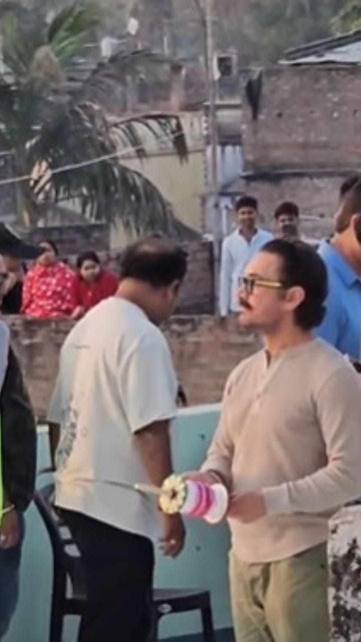 অরিজিতের বাড়ির ছাদে ঘুড়ি ওড়ালেন আমির খান