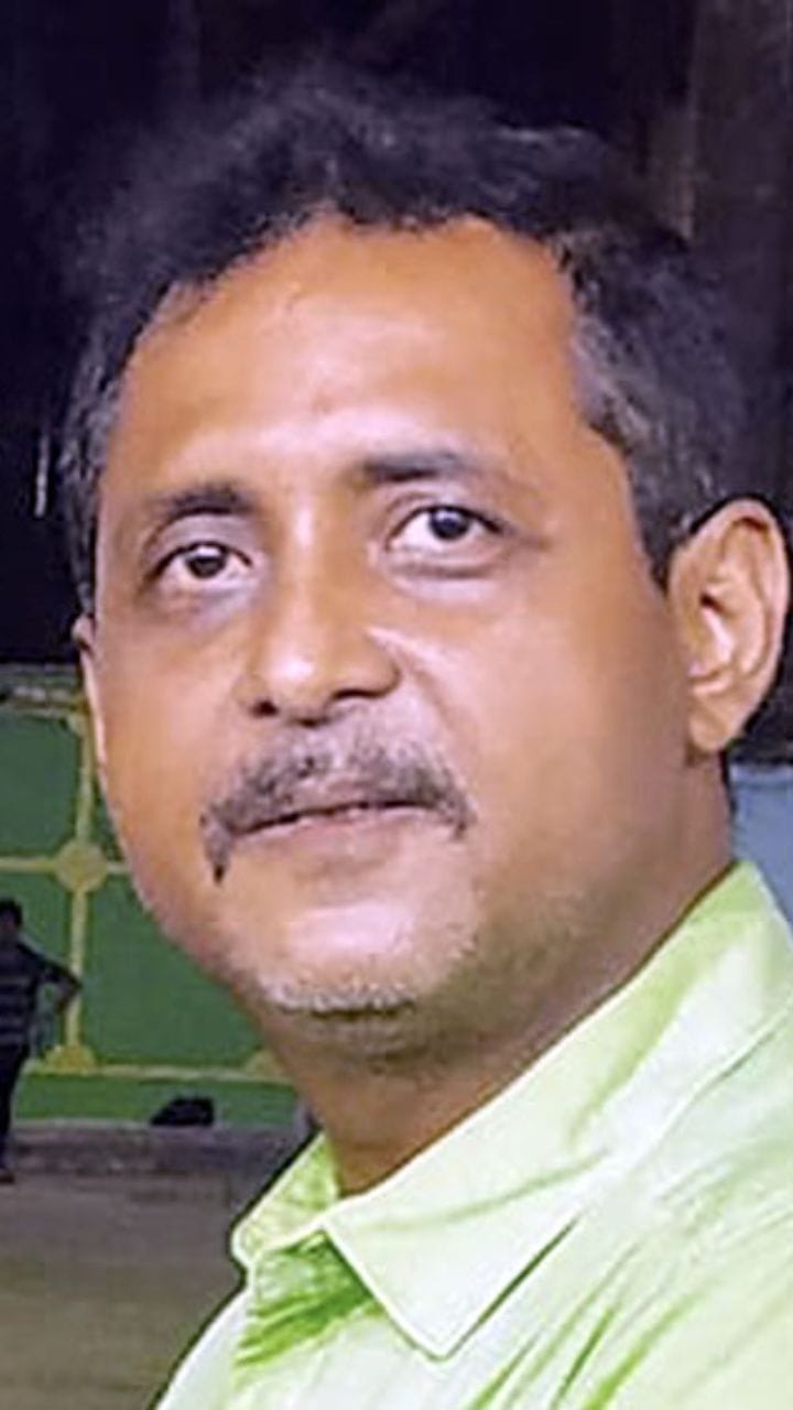 দিল্লিতে ৬ ফুটের পুলিশের সাড়ে ৬ ফুটের লাঠি: সজল