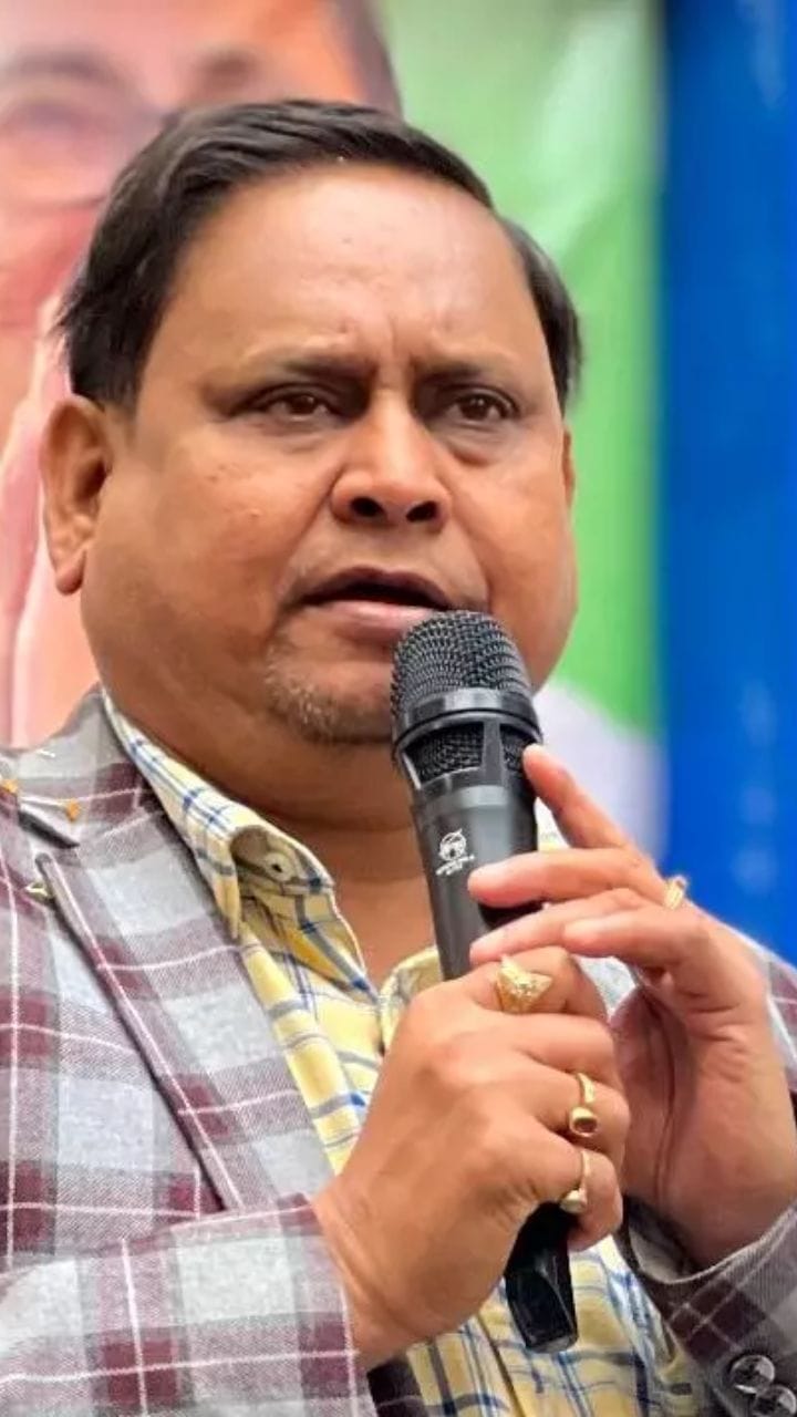 'আগে একটা টিকিট দেয়নি, এখন ১৪টি ছাড়তে চাইছে', বিস্ফোরক দাবি হুমায়ুনের