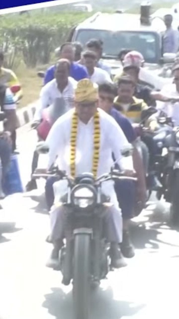 গলায় মালা, মাথায় পাগড়ি, বাইকে দাঁড়িয়ে হুমায়ুনের 'খেল', দেখুন ভিডিয়ো