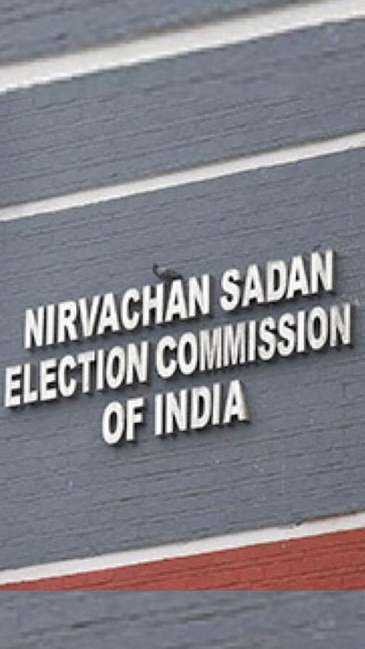 SIR-এর কাজে গাফিলতি, একাধিক DM কমিশনের নজরে