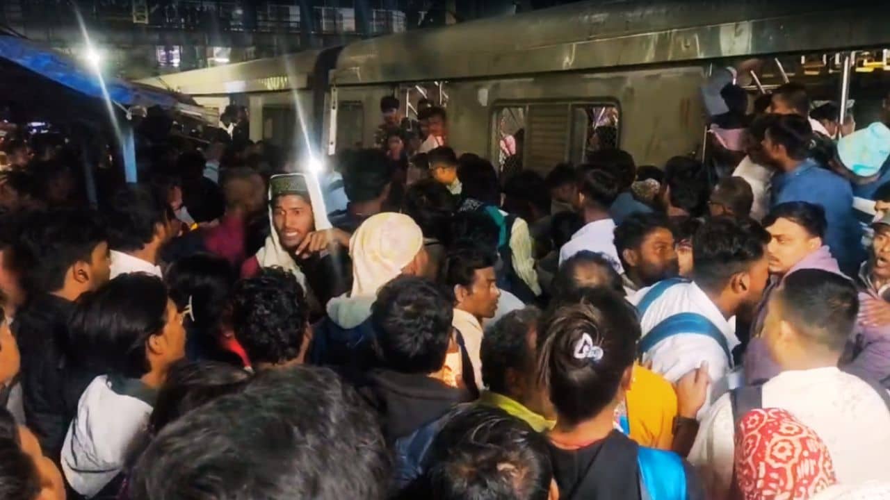 Ballygunj: বালিগঞ্জে বীভৎস ঘটনা, ট্রেনের উপর পড়ে ঝলসানো শরীর, শিউরে উঠলেন যাত্রীরা