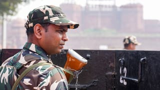 লালকেল্লায় বড়সড় হামলার ছক লস্করের! দিল্লিতে জারি হাই-অ্যালার্ট